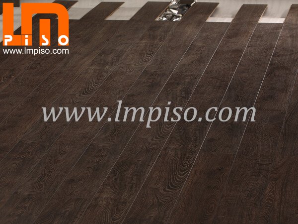 Black color abrasion resistant EIR finish laminate flooring