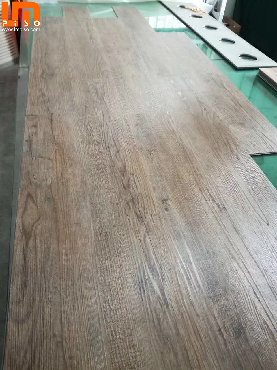 Vinyl plank flooring 180x1220x4.0mm with E.I.R surface